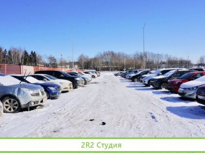 Автостоянка в оживленной части города