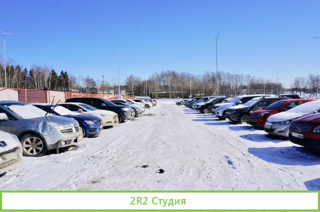 Автостоянка в оживленной части города