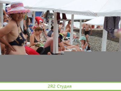 Бижутерия, ракушки, сувениры на пляже в Адлере