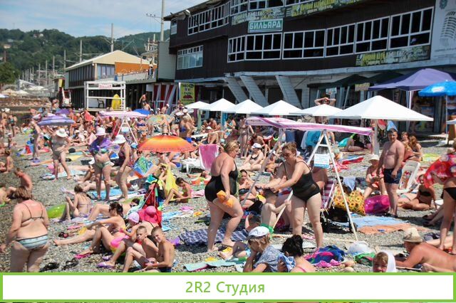 Цепочки, бижутерия на пляже в Адлере,2022