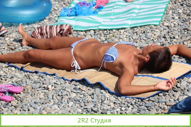 Цепочки, бижутерия на пляже в Адлере,2022