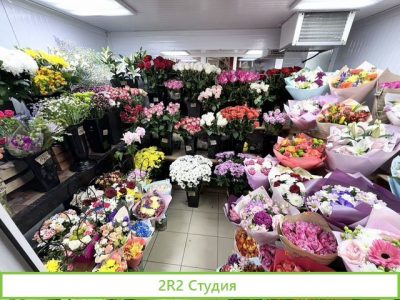Цветочный магазин прямо на Сенной площади у метро