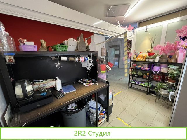 Цветочный магазин прямо на Сенной площади у метро