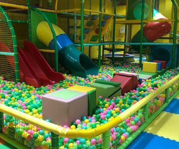 Детская площадка в крупном трк