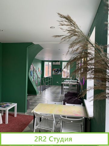 Дизайнерский магазин с кофейней