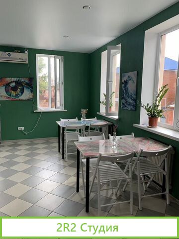 Дизайнерский магазин с кофейней