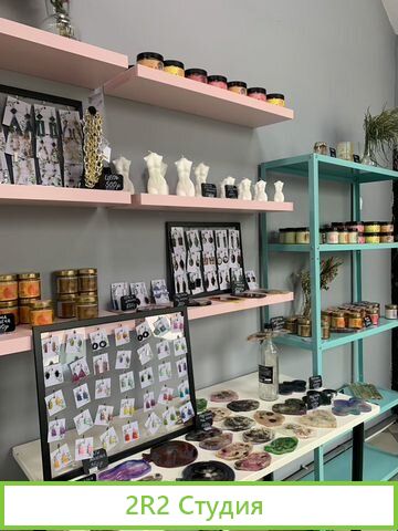 Дизайнерский магазин с кофейней