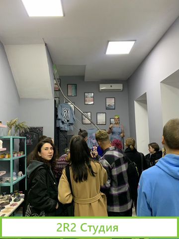 Дизайнерский магазин с кофейней