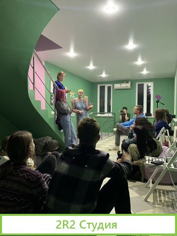 Дизайнерский магазин с кофейней