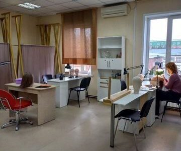 Доля в производстве товаров для салонов красоты