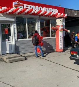Два павильона-остановка с арендаторами в центре Ис