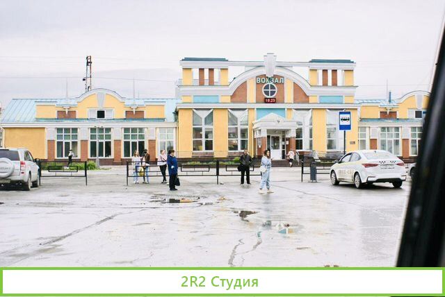 Два павильона-остановка с арендаторами в центре Ис