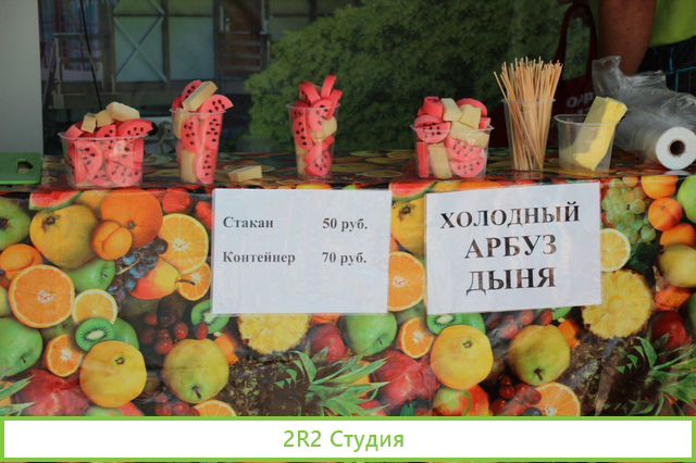 Экзотические фрукты, кокосы на пляже в Адлере,2022