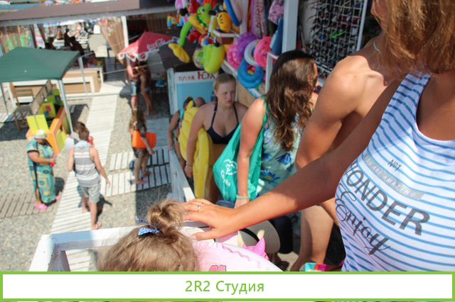 Экзотические фрукты, кокосы на пляже в Адлере,2022