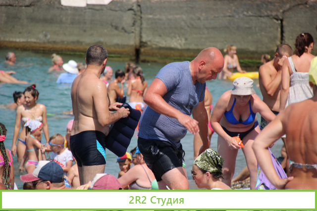 Экзотические фрукты, кокосы на пляже в Адлере,2022