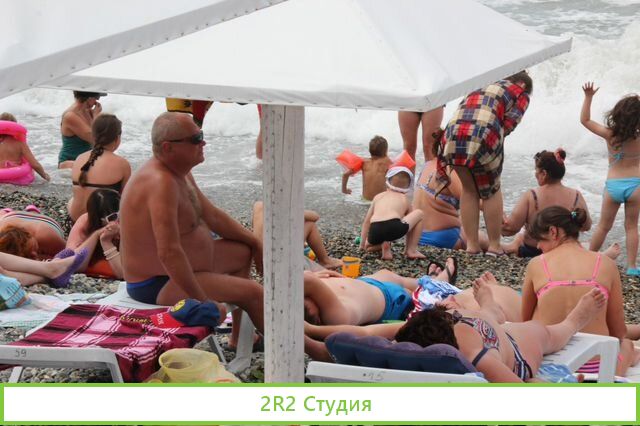 Хот-доги, картофель фри на пляже в Адлере, 2022