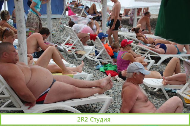 Хот-доги, картофель фри на пляже в Адлере, 2022