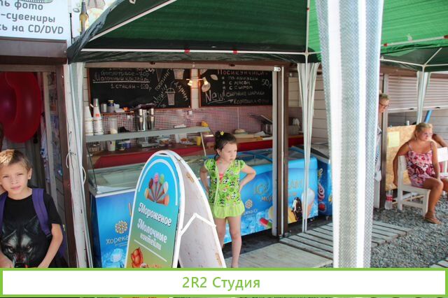 Карамельные яблочки на пляже в Адлере, 2022