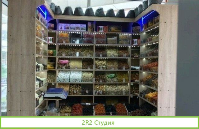Ларек хлеба, сладостей, орехов и сухофруктов
