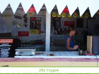Мидии, устрицы на пляже в Адлере, 2022