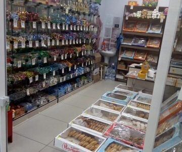 Отдел сладости к чаю конфеты, печенье, чай, кофе