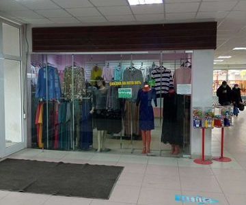 Отдел женской одежды на 1 этаже торгового центра