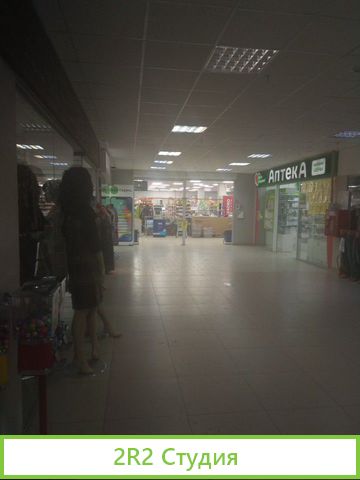 Отдел женской одежды на 1 этаже торгового центра
