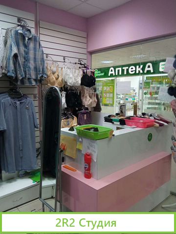Отдел женской одежды на 1 этаже торгового центра