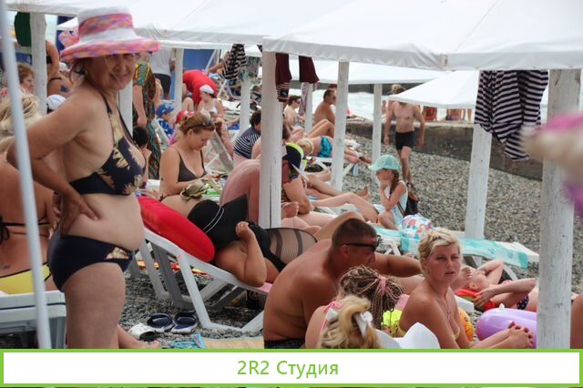 Парфюм по 500. на пляже в Адлере, 2022 год