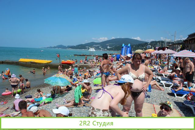 Пляжная одежда на пляже в Адлере, 2022