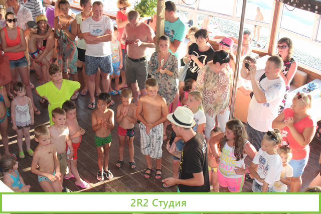 Пляжная одежда на пляже в Адлере, 2022