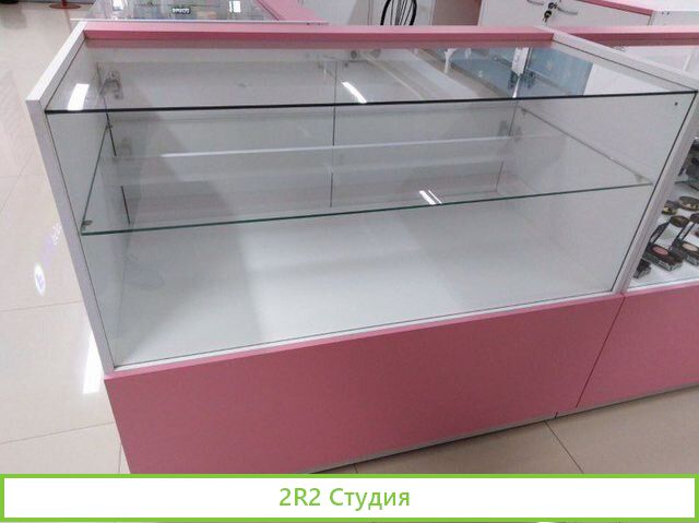 Проходимое место с витринами в ТЦ