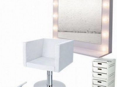 Рабочее место парикмахера, мастера маникюра в арен