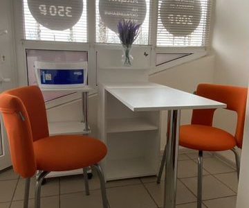 Рабочее место в аренду мастера маникюра бровиста