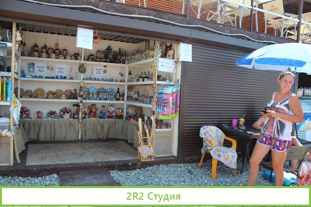 Сувениры на пляже в Адлере, 2022