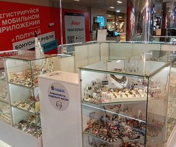 Торговый остров с ювелирной бижутерией и нат.камн