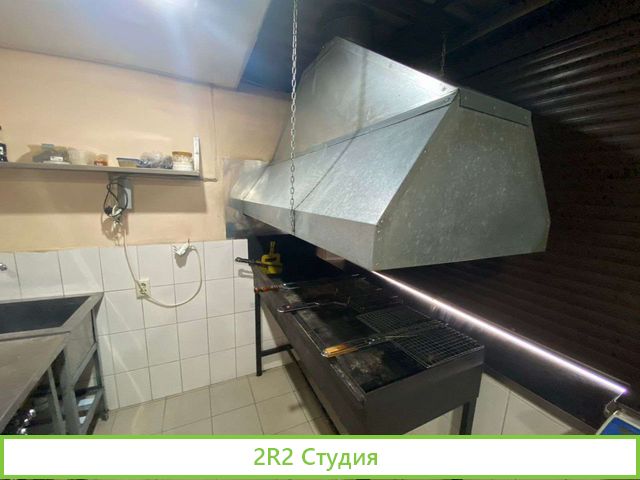 Торговля на набережной у моря в Адлере