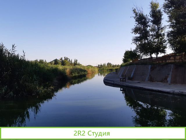 Усадьба на пруду с домиками для рыбаков